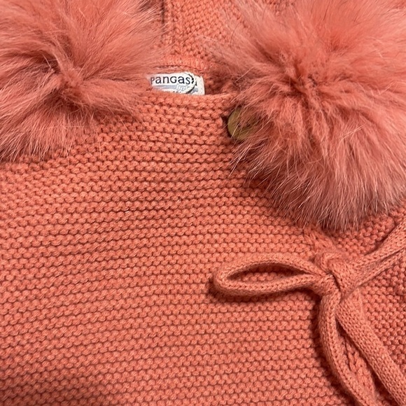Pangasa knitted jacket/ sweater with rear fur and matching Pom Pom hat - Picture 4 of 4